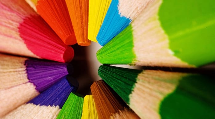 Des crayons de couleur